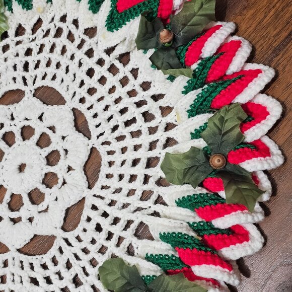 Handcrafted Crochet Christmas Doily 24" lrg festive centerpiece vtg Grannycore - Picture 3 of 12